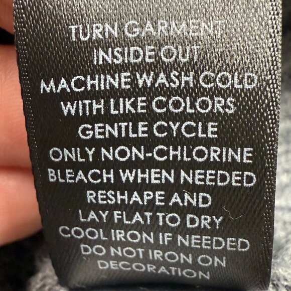 EUC Women's TORRID Cropped Cable Cardigan‎ Rhinestone Sweater Gray | Size 00-M/L - Picture 6 of 7